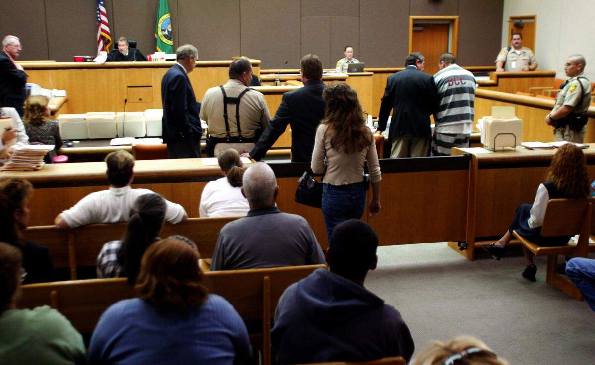Attorney Dan Arnold speaks with Robert A. Suarez (wearing striped prison clothes) after being appointed his attorney during Suarez’s 2004 appearance in Benton County Superior Court. Suarez was later found guilty in the stabbing death of Kiona-Benton teacher and coach Bob Mars.