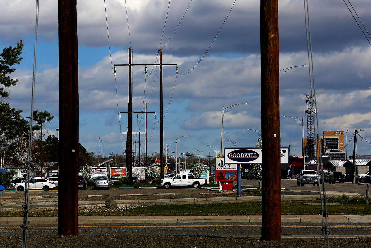 Transmission congestion on a three-mile transmission line from the Stevens Drive Substation south to the Richland Substation has caused 15 unplanned power outages in the last five years, according to BPA. This section of the transmission line parallels Wellsian Way before connecting to the Richland Substation on Thayer Drive near the Highway 240 bypass highway and Interstate 182.