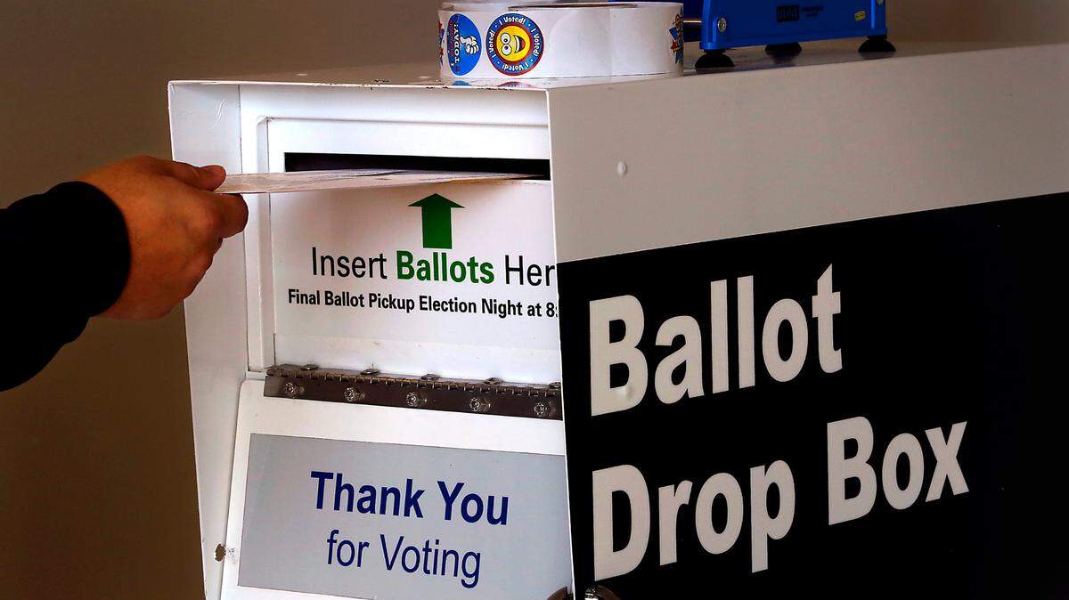 Update: 2 Kennewick school, council members hanging on to their seats