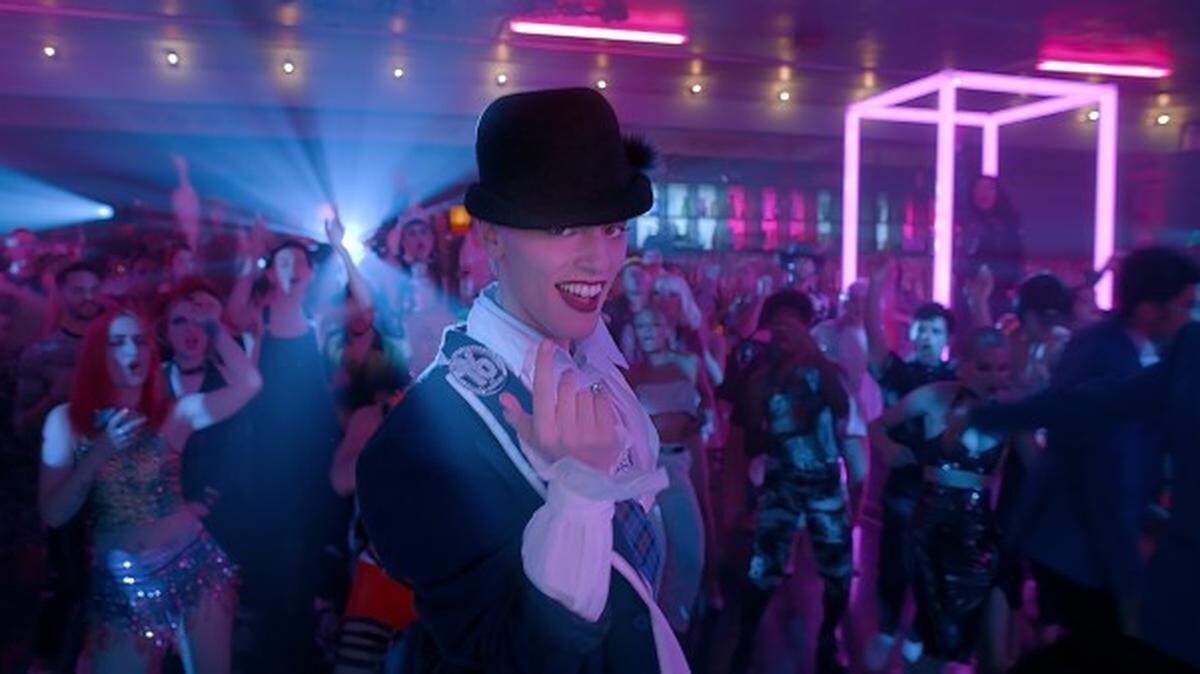 Max Hardwood stars in the musical “Everybody’s Talking About Jamie.”