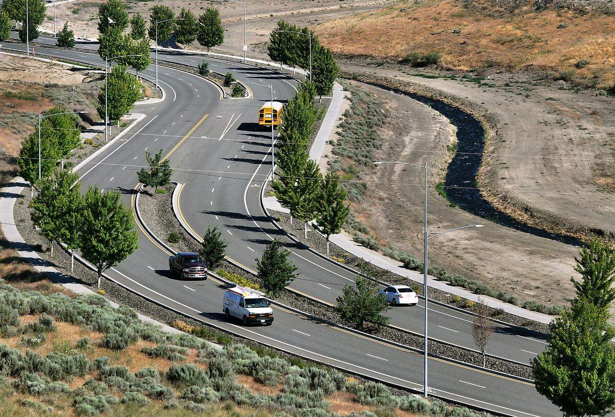 The Bob Olson Parkway in Kennewick connects drivers from South Steptoe Street to the Southridge area of Kennewick and Highway 395. 