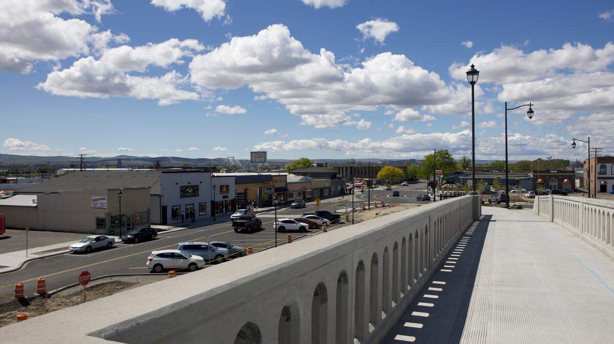 Lewis Street businesses can be seen from the overpass sidewalks.