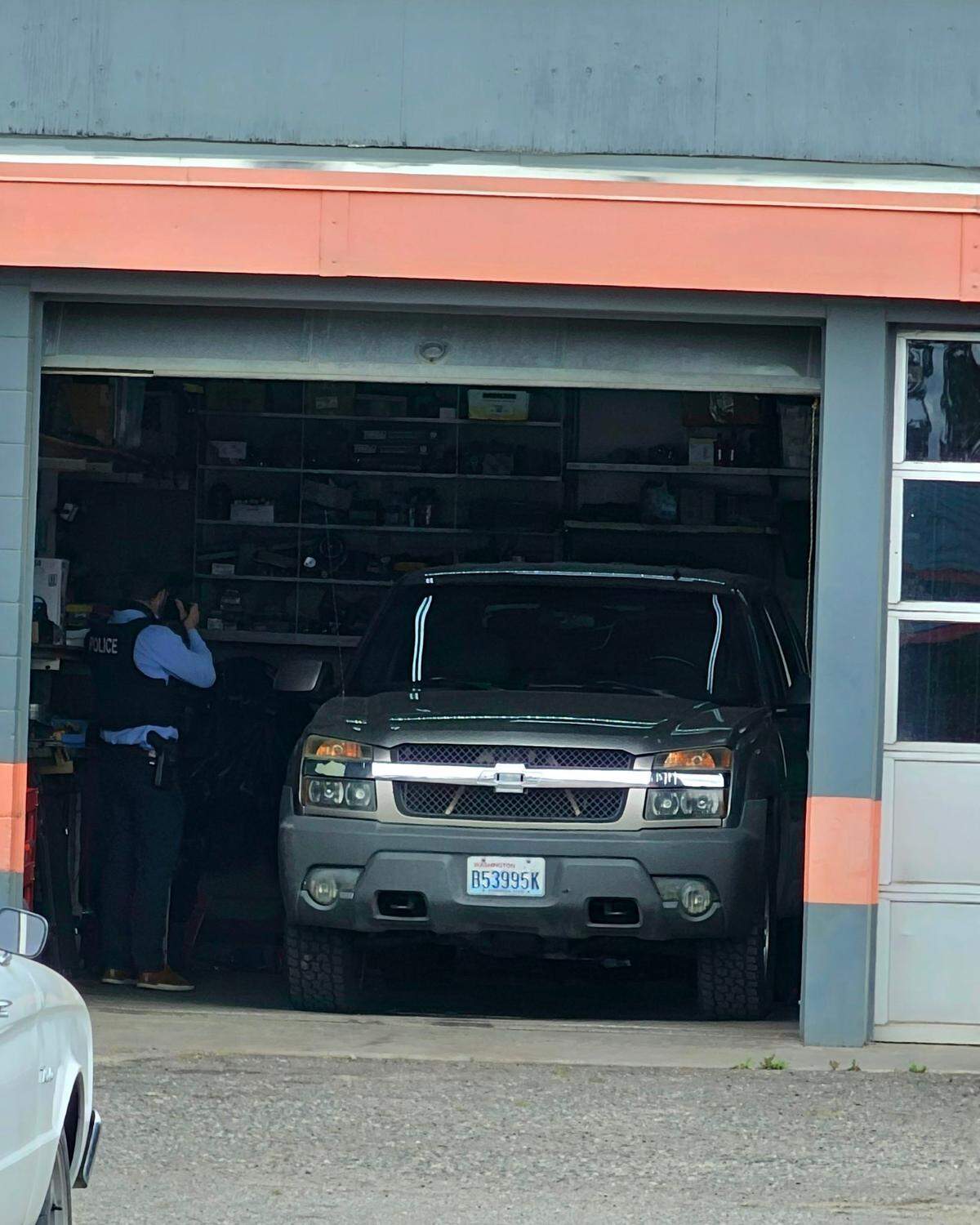 Richland police officers were at Tommy’s Garage for several hours after the owner was crushed by a vehicle.