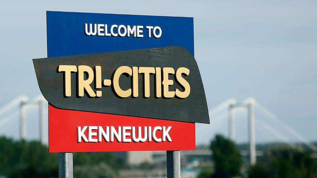 The 2023 Kennewick Man and Woman of the Year were named Monday evening.