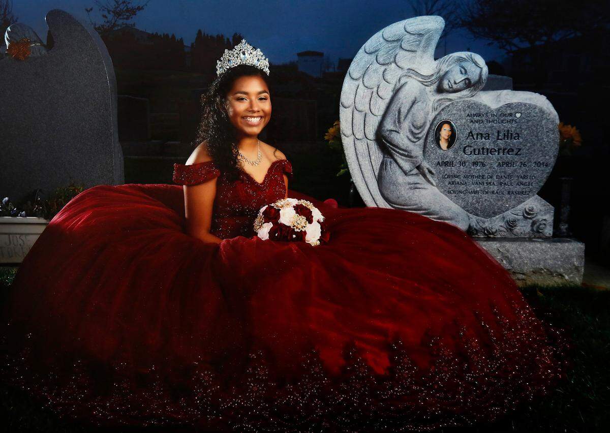 Yarelly Ramirez had her formal quinceanera portrait taken at her mother’s headstone.