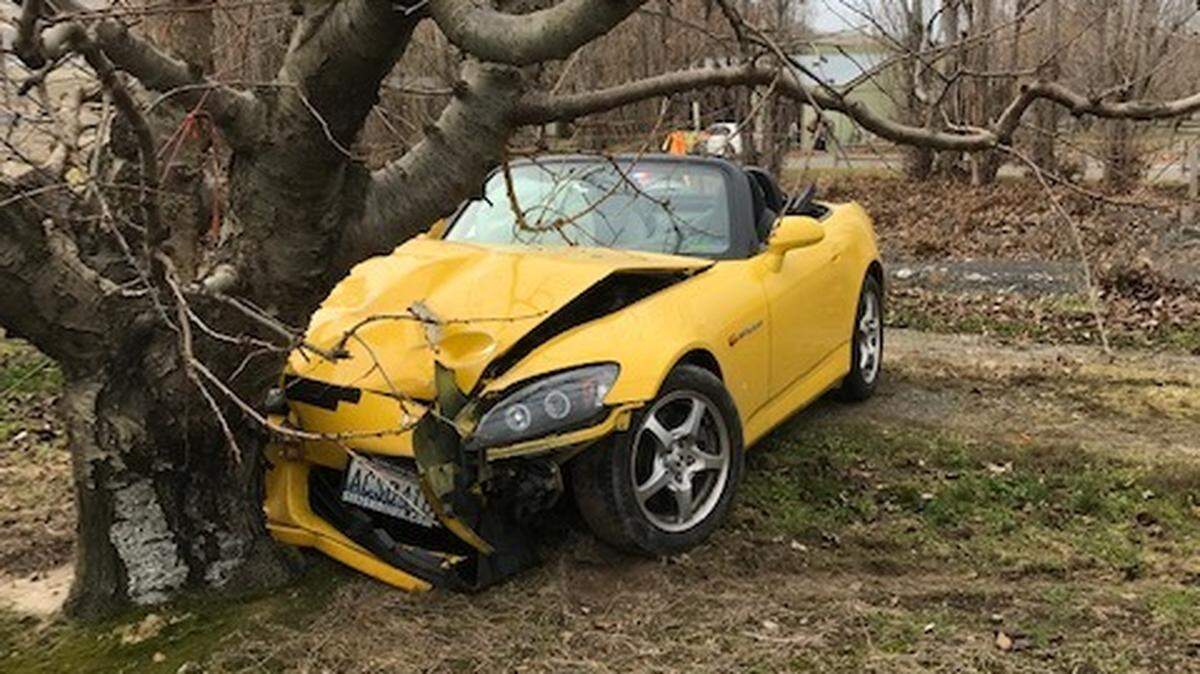 The driver of this car was arrested for DUI after crashing into a tree at Whan Road and Old Inland Empire Road in Benton County.