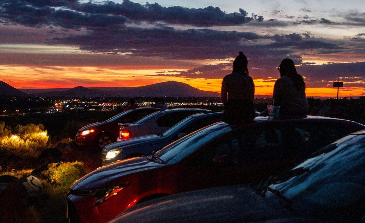 Cars will no longer be allowed to park at Glenwood Overlook Park, also called the Top of the World Park, in south Richland.