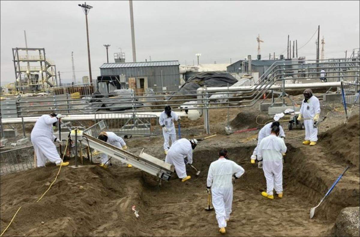 Washington River Protection Solutions crews excavate trenches to install electrical wiring and other equipment to support future tank waste retrieval operations. A mini conveyor increases efficiency.