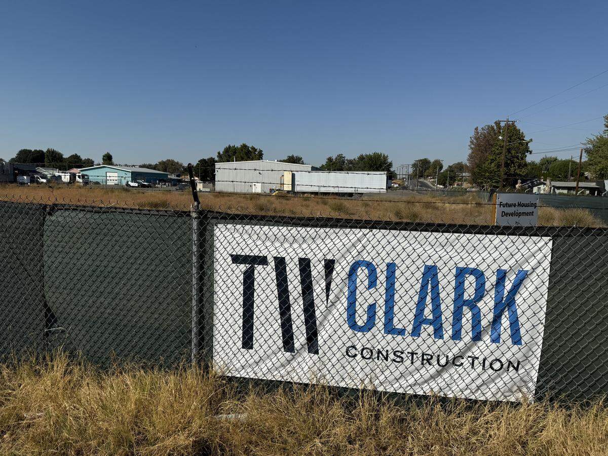Kennewick has approved building permits for Bubble on Gum apartments, a $20 million affordable housing complex.