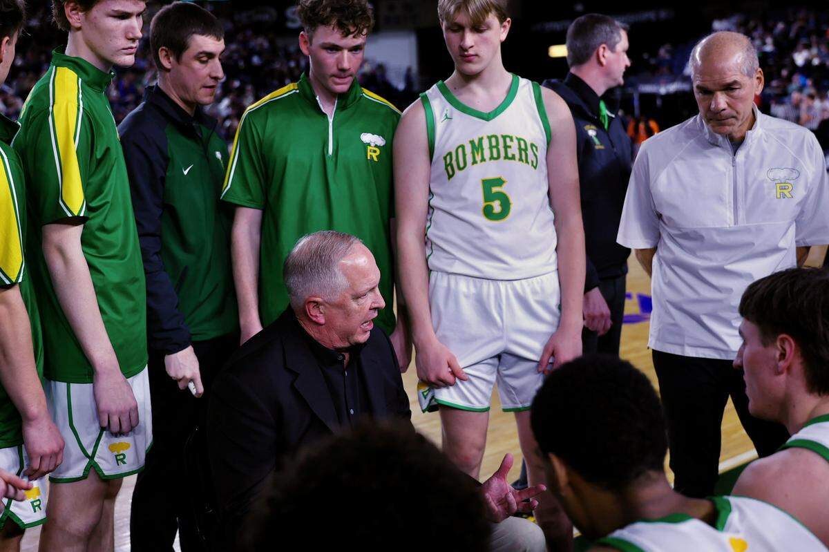 Richland basketball head coach Earl Streufert talks with the team during their game quarterfinal victory over West Valley in March 2026.