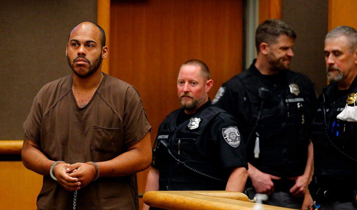 Murder suspect David Joseph Lowe walks into Benton County Superior Court in Kennewick for his preliminary court appearance on July 28.