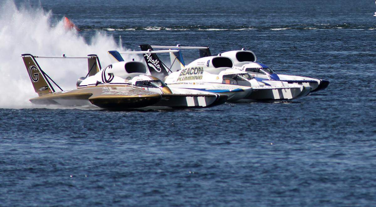 Corey Peabody in the U-9 Miss Beacon Plumbing is sandwiched between Andrew Tate in the U-91 Goodman Real Estate and Dave Villwock in the U-27 Miss Apollo as they race to the starting line for Heat 1A Saturday on the Columbia River. Peabody was the winner of the heat.