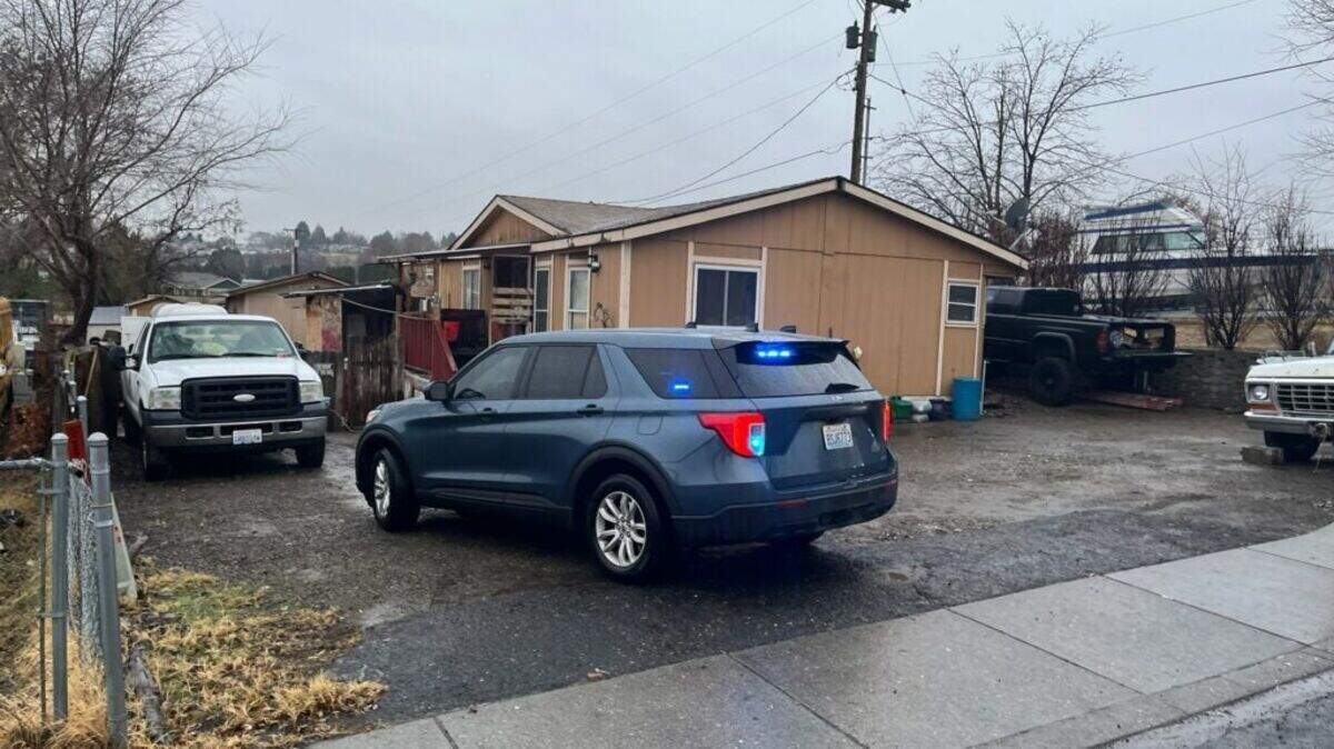 A man suspected of attacking his girlfriend with a box cutter was caught in Kennewick on Tuesday afternoon.