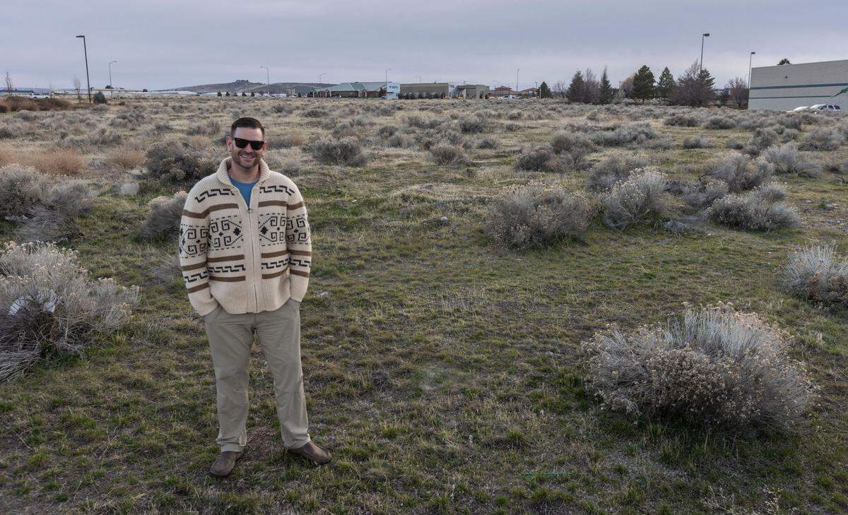 Chris Corbin is breaking ground on Summer’s Hub, a food truck and vendor hub in Kennewick centered around a 1,000 square foot dining space complete with a Tri-Cities location of Brady’s Brats and Burgers. The hub will be located between Sportsman’s Warehouse and Chuck E. Cheese, the latter of which Corbin’s family also owns and operates.