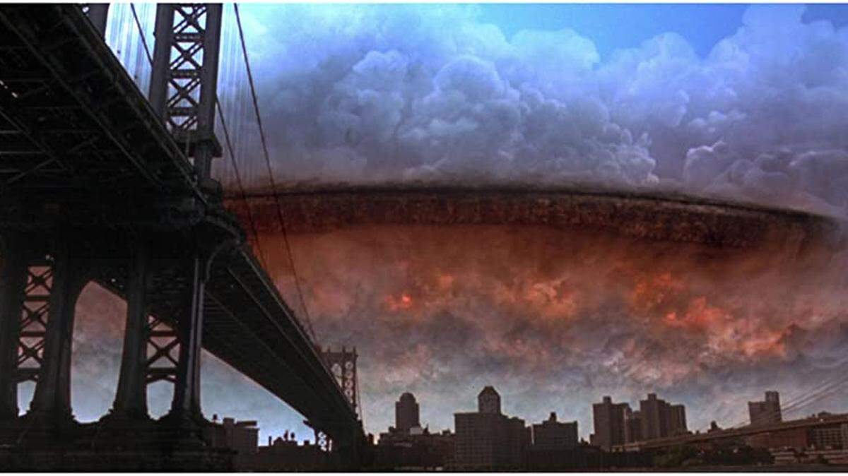 Mr. Movie’s all-time favorite Independence Day movie is 1996’s, “Independence Day.”