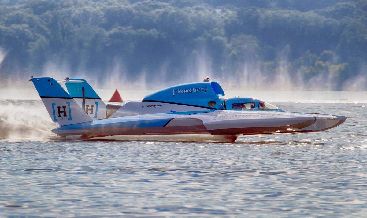 Jimmy Shane won the first race of the 2019 unlimited hydroplane season in U-6 Miss HomeStreet. He pulled away from J. Michael Kelly in the U-12 Graham Trucking on the last lap of the Southern Cup in Alabama.