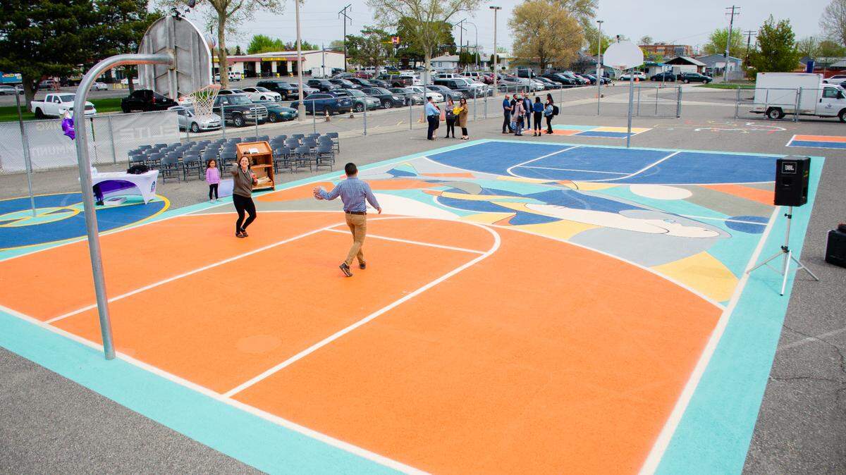 Pasco students, staff and school board members check out the new mural at Captain Gray STEM Elementary in Pasco. The mural — painted by New Horizons High School teacher Saul Martinez — features the school’s shark mascot. The project was made possible by Elite Construction + Development, A Sharp Painter and Stripe Rite.