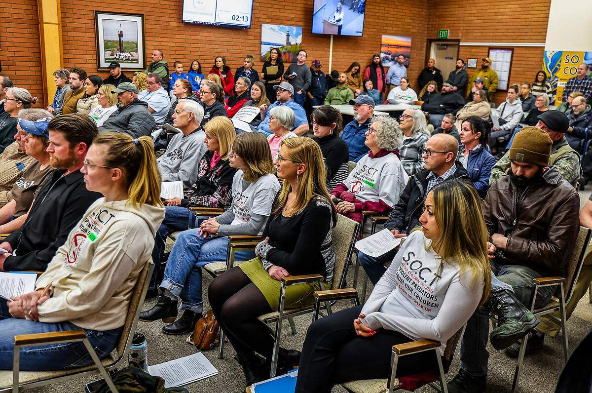 More than 100 citizens packed the Kennewick City Council chambers with concerns about a proposed sex offender house due to open this summer.