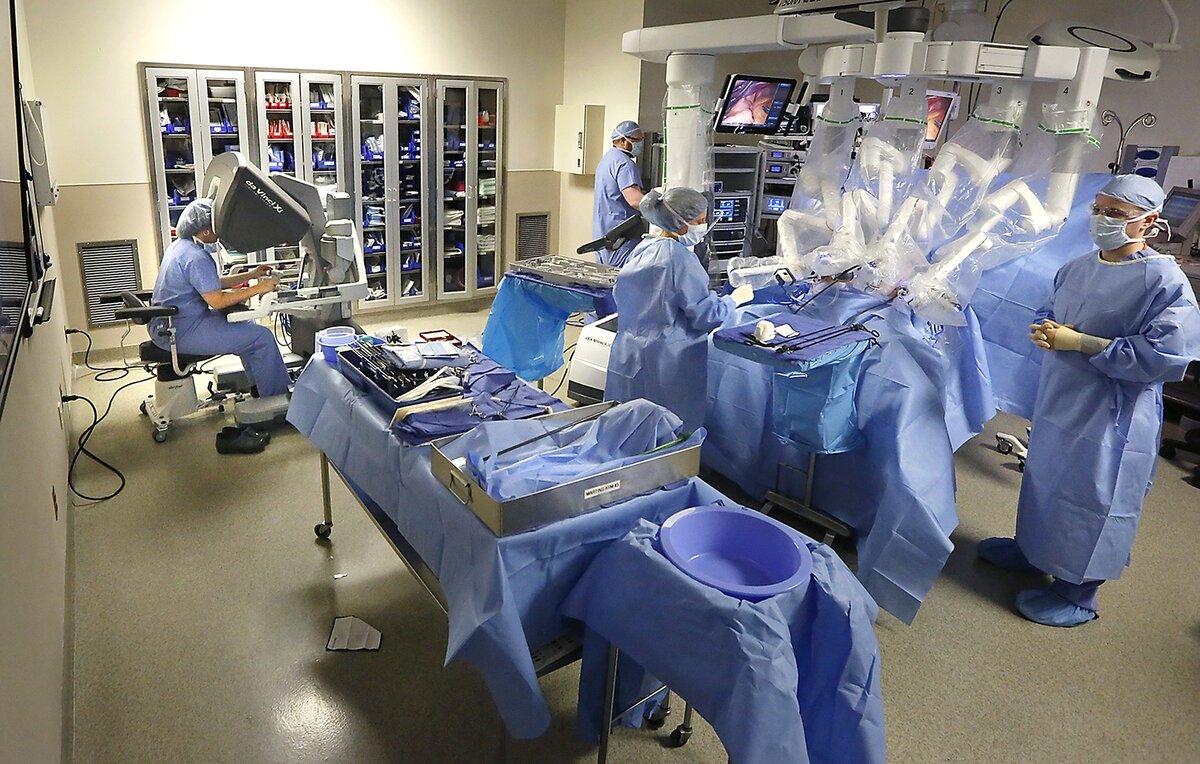Dr. Wanda Good, far left, performs a robotic-assisted bariatric surgical procedure with the newest version of the da Vinci Xi Surgical System that was recently acquired by Lourdes Health in Pasco. The system's 3D-HD vision system provides surgeons a highly magnified view for them to perform minimally-invasive surgical procedures. Watch a video at: tri-cityherald.com/video