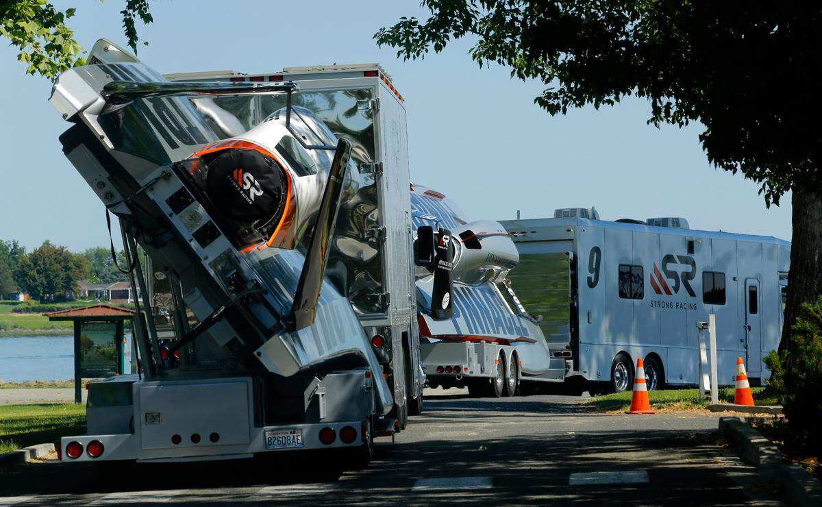 The Strong Racing U-8 Miss Tri-Cities and U-9 Pinnacle Peak Consulting unlimited hydroplanes arrive in 2021 at the Lampson Pits in Kennewick’s Columbia Park for a spring training.