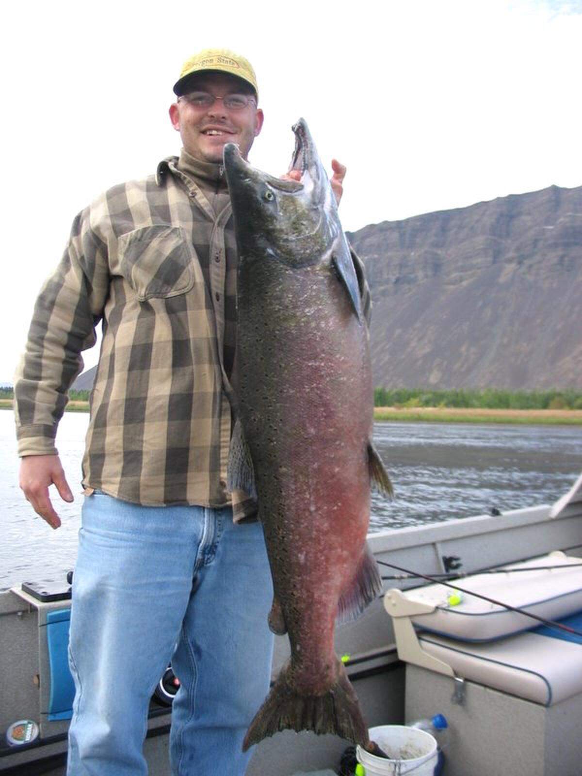 Evan Arntzen shows off a hefty fall Chinook salmon taken from the HanfordReach.