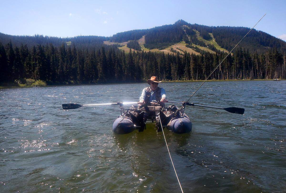 Angler Ken Gano provides a friendly upwind tow to author Dennis Dauble during a recent fishing trip to the 42-acre Leech Lake near White Pass.