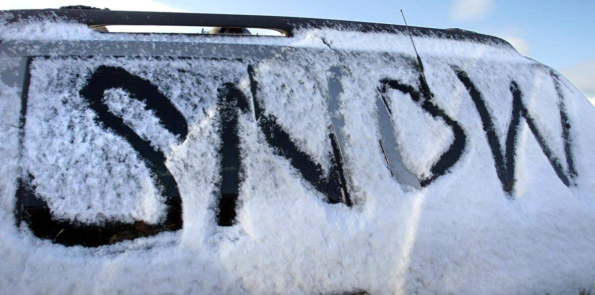 An overnight dusting of snow has coated vehicles and roadways across the Mid-Columbia.