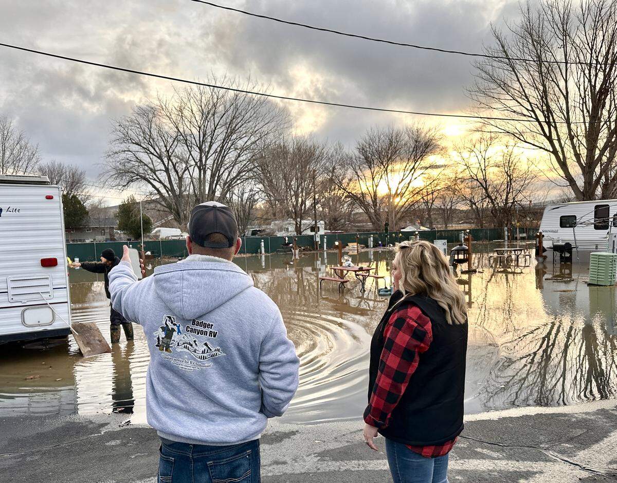 Justin and Sheena Marshall, owner and operator of Badger Canyon RV, volunteered to tow trailers and RVs from flooding areas of Benton City’s Beach RV Park on Dec. 12.
