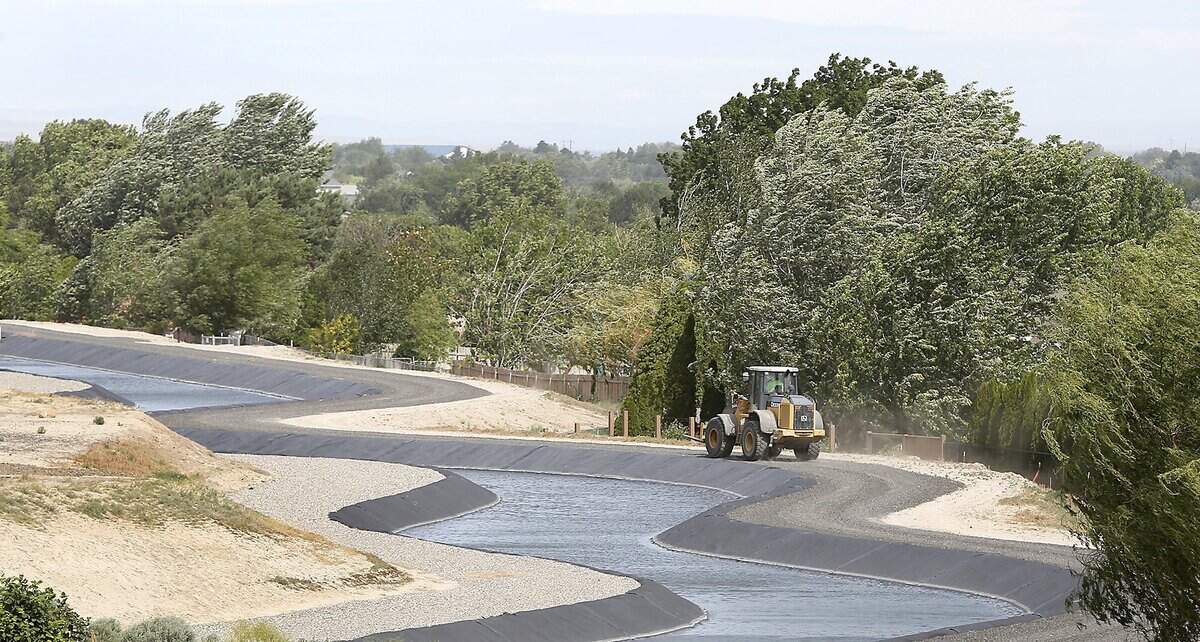 Kennewick Irrigation District officials celebrated a title transfer for the canals.