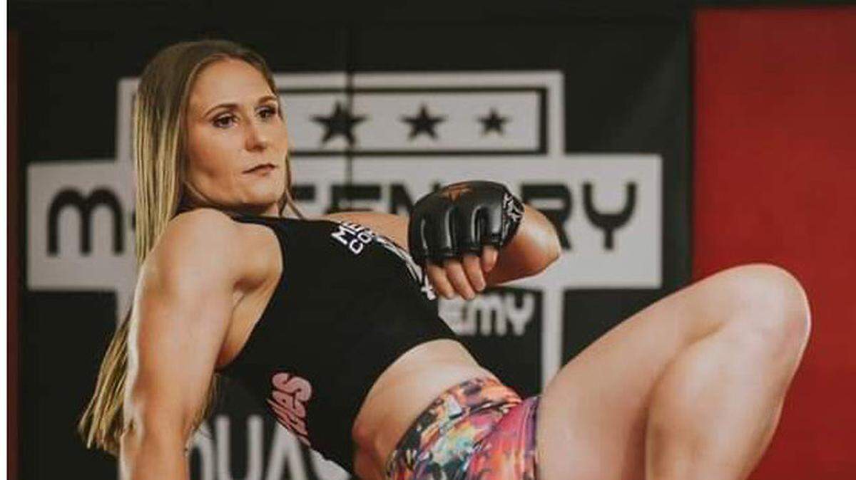 Mix martial arts fighter Kelly Clayton of Kennewick is on the road to South Dakota to face off in a Legacy Fighting Alliance fight Sept. 12.