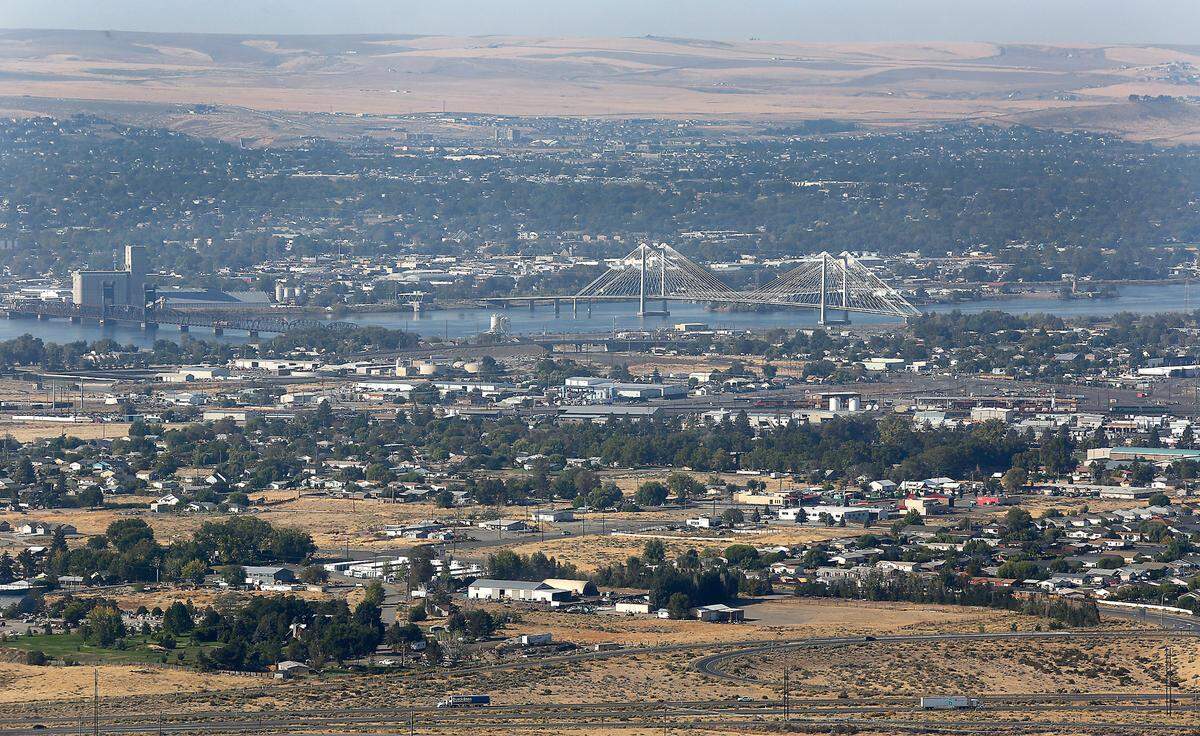 An aerial view of the cable bridge over Columbia River from the Pasco-Kahlotus Highway looking south showing Pasco in the foreground and Kennewick in the background