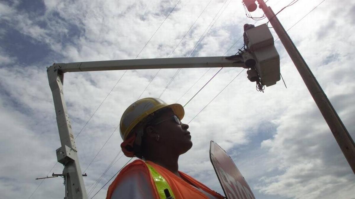 Washington state law has required drivers to move over a lane or slow down if they pass line trucks or other utility vehicles stopped for work along highways.