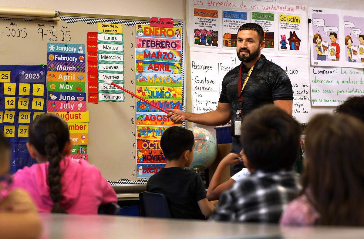 Second grade teacher Lucio Barajas teaches students during a Dual Language Showcase event at Virgie Robinson Elementary School in Pasco.