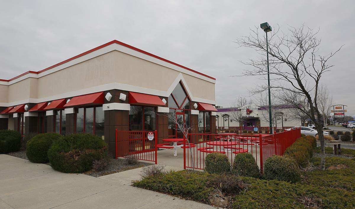 Slim Chickens, a Fayetteville, Arkansas-based restaurant chain, is renovating the former Arby’s in Pasco for its first Eastern Washington location. 