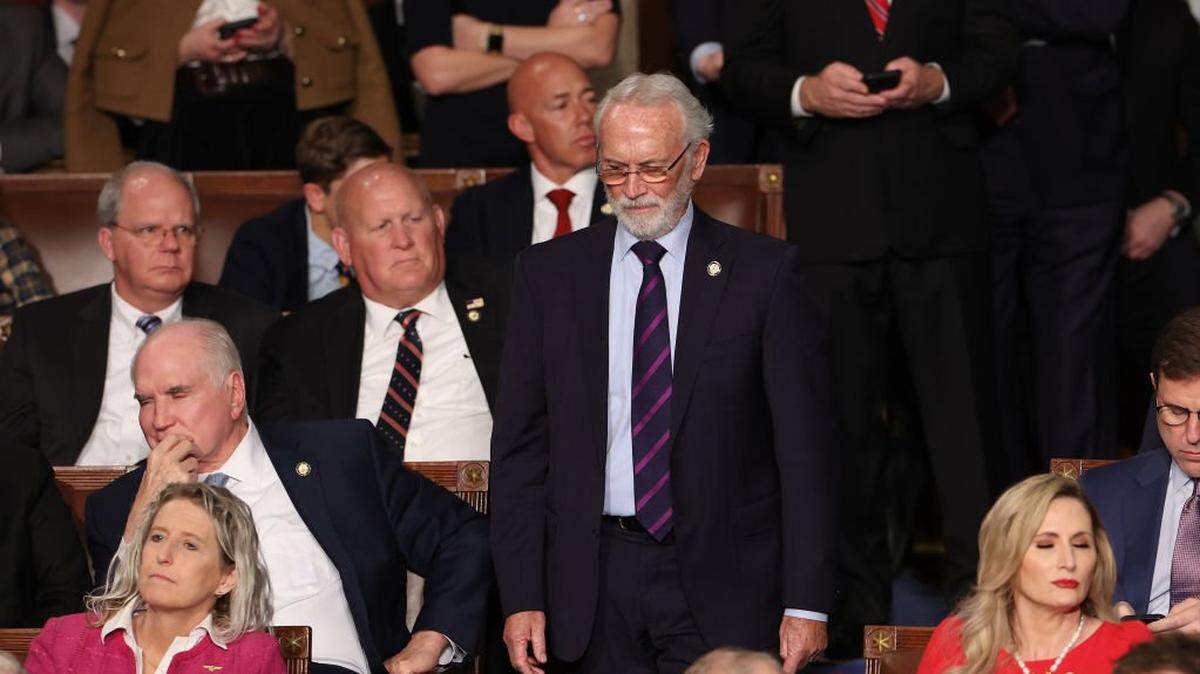 WASHINGTON, DC - JANUARY 03: U.S. Rep. Dan Newhouse (R-WA) (C) casts his vote as the House votes on a Speaker of the House on the first day of the 119th Congress in the House Chamber of the U.S. Capitol Building on January 03, 2025 in Washington, DC. Rep. Mike Johnson (R-LA) is working to retain the Speakership in the face of opposition within his own party as the 119th Congress holds its first session to vote for a new Speaker of the House. (Photo by Win McNamee/Getty Images)