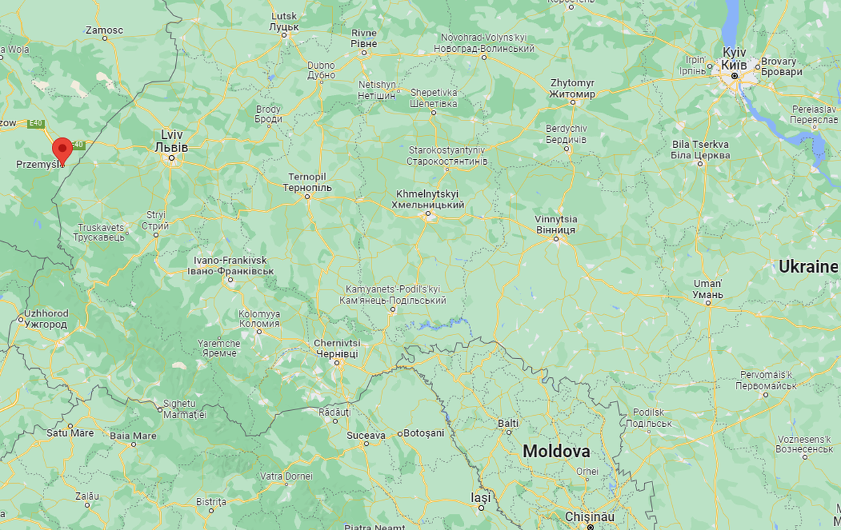 Former Pasco Mayor Matt Watkins is volunteering to help refugees just across the Ukraine border in Przemyśl, Poland.