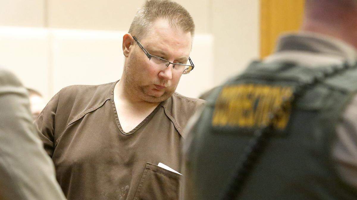 Dewayne L. Hetrick Jr., 43, was sentenced to nearly five years in prison for offering $100 to a teen girl to take a shower together. He was one of 26 arrested in the July 2017 Tri-Cities “Net Nanny Operation.”