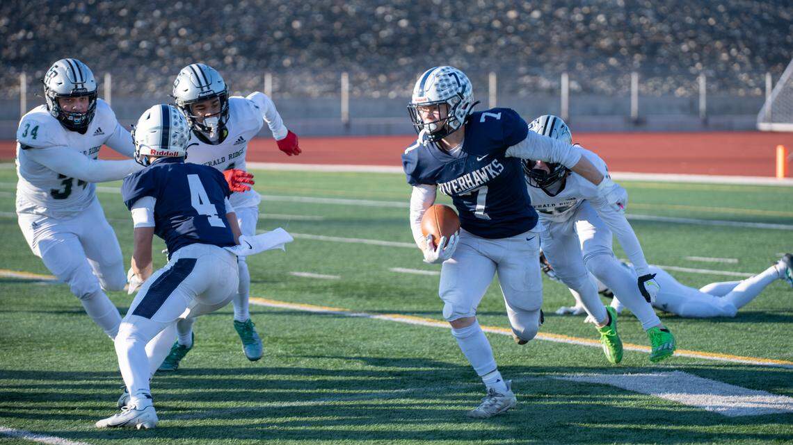Mid-Columbia football honors spread among 5 Tri-City high schools. See who made the cut