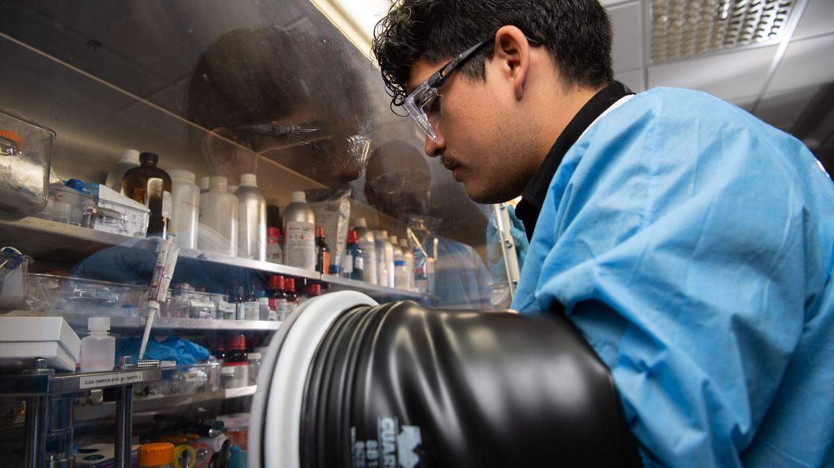 Ricardo Sandoval is transferring from a community college to San Diego State University to pursue electrical engineering this fall. During his internship, he worked with researchers at PNNL to develop a new electrolyte for lithium-metal batteries.
