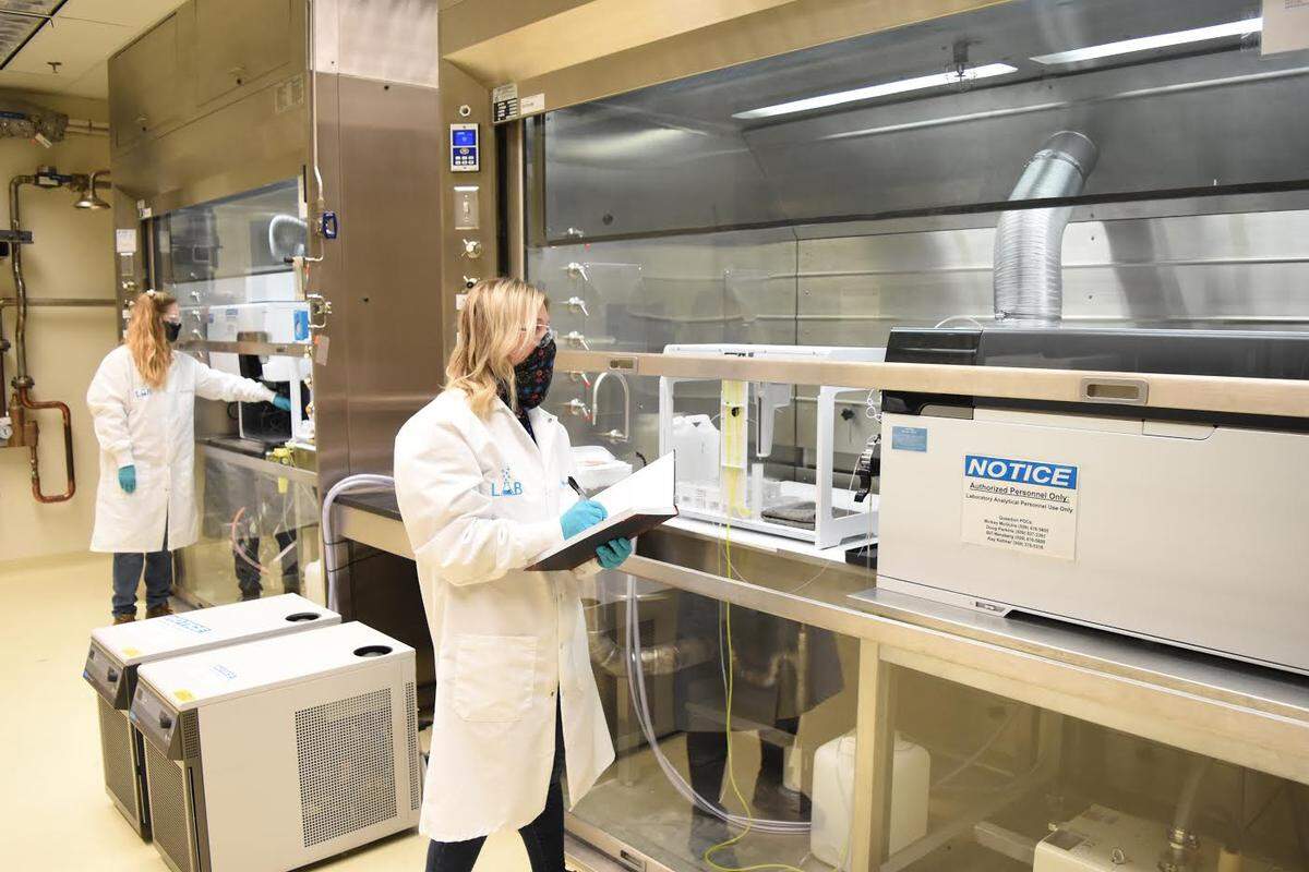 Chemists at Hanford’s vitrification plant are integrating scientific instruments inside the plant’s Analytical Laboratory. The lab’s startup phase has been completed and employees are moving on to commissioning.