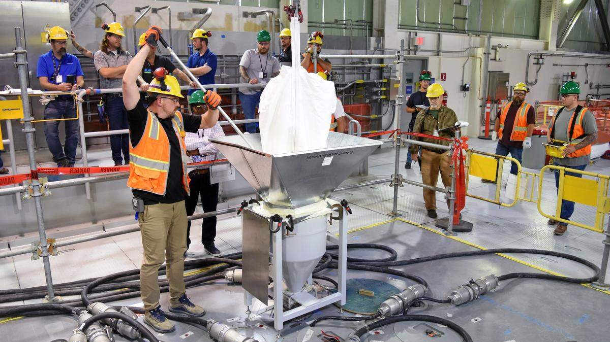 Hanford plant treats 100,000 gallons of radioactive waste | Tri-City Herald