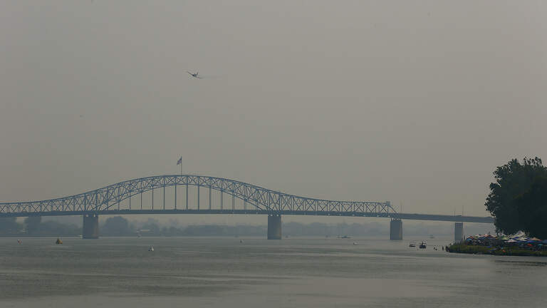 Smoke smothers Tri-Cities, creating gloomy backdrop for air show acrobatics