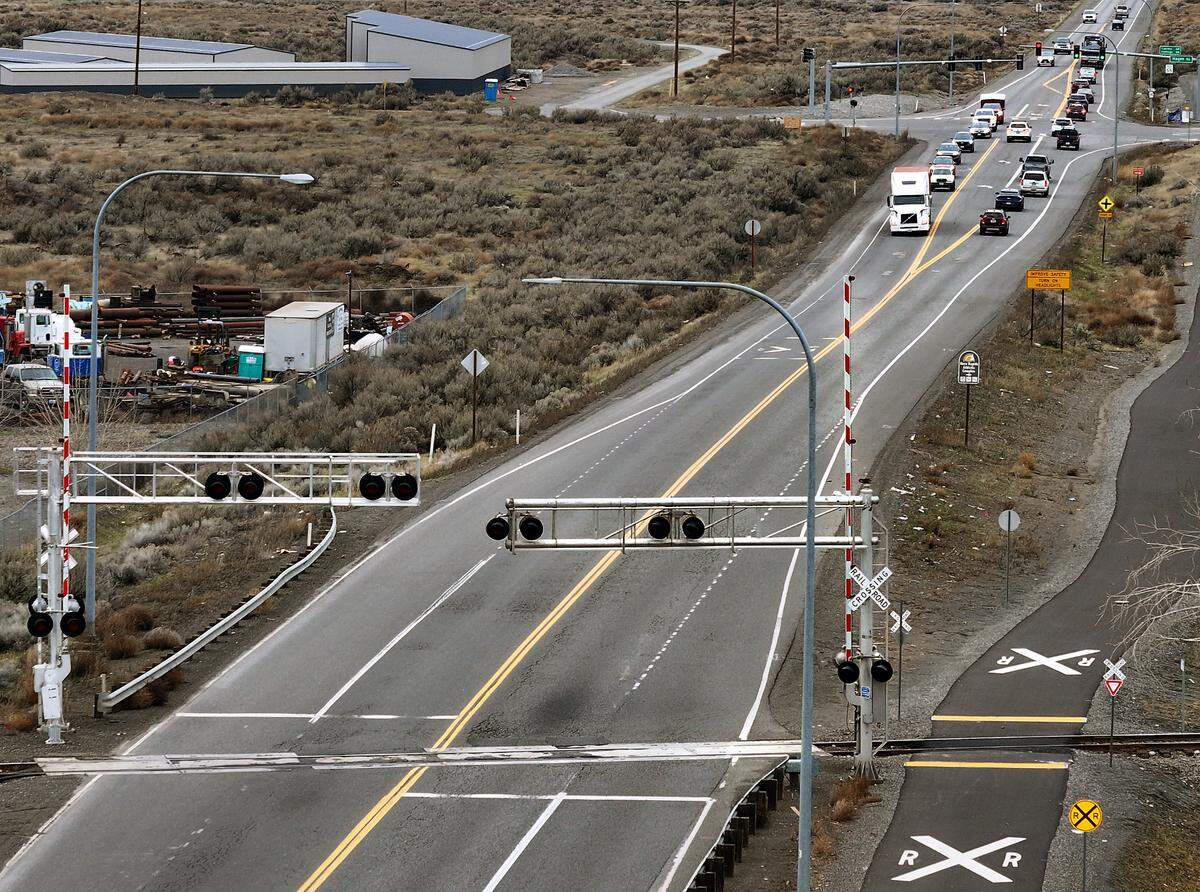 The state is preparing to launch a $6.4 million rebuild of Highway 240 west, the stretch that extends west of Richland toward Highway 24 and the Hanford Hanford site’s Wye barricade. The Port of Benton is taking advantage of the state project to upgrade one of the last of its bumpy railroad crossings called White Bluffs.