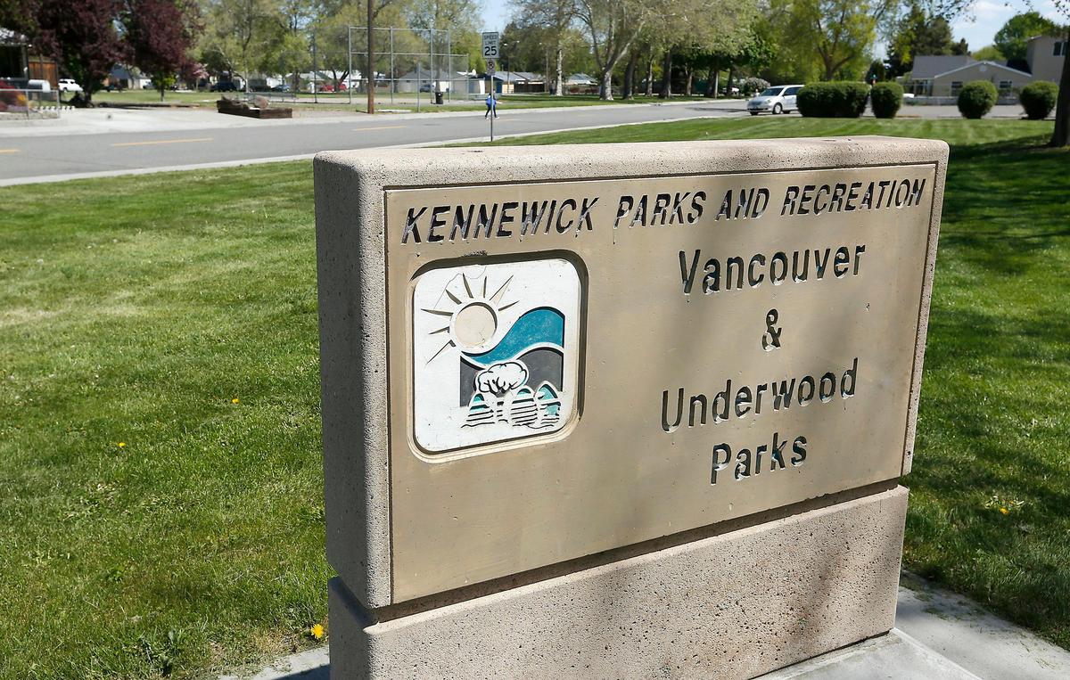 Combined sign for Vancouver and Underwood Parks at the intersection of West 7th Avenue and South Vancouver Street in Kennewick.