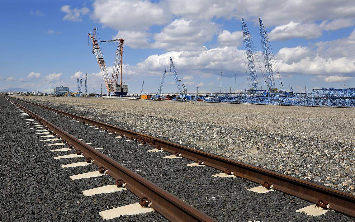The Port of Pasco is finalizing an agreement to turn a neglected area of land at the Big Pasco Industrial Park into a rail hub serving Northwest ports in Seattle and Tacoma.