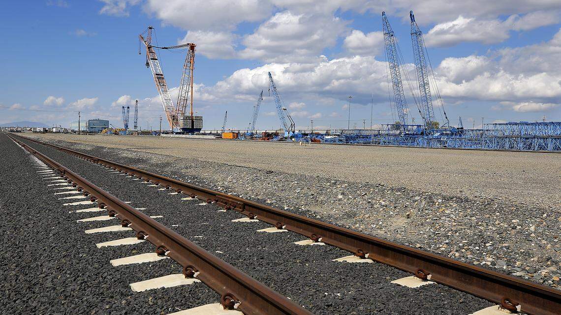 The Port of Pasco is finalizing an agreement to turn a neglected area of land at the Big Pasco Industrial Park into a rail hub serving Northwest ports in Seattle and Tacoma.