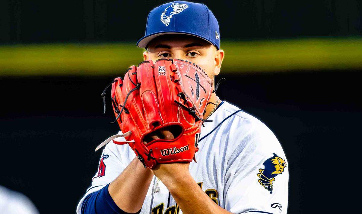 Tri-City Dust Devils baseball photos from their April 17, 2026 game against the Hillsboro Hops in Pasco. Pitcher Chris Cortez (10).