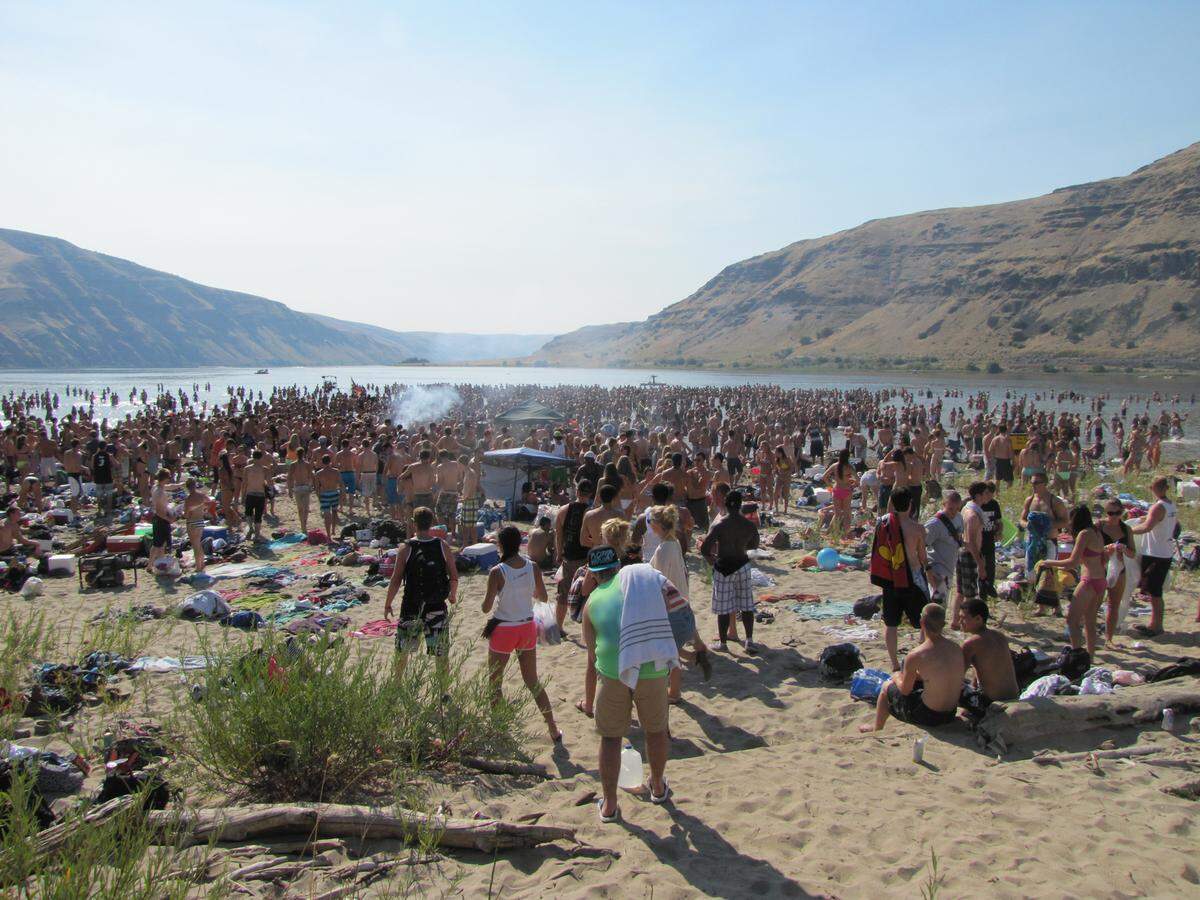 Illia Dunes on the Snake River was packed on an August weekend in 2012.