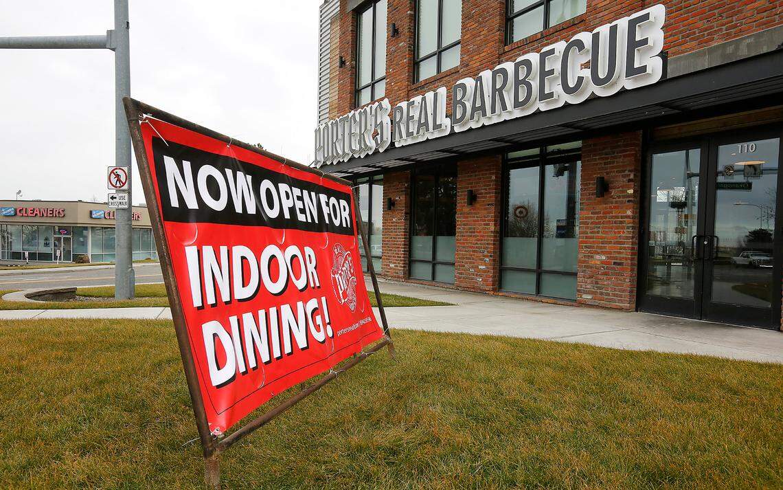 A banner at Porter’s Real Barbecue restaurant on 1022 N. Columbia Center Blvd. in Kennewick advertises for indoor dining. The Kennewick store is one of three Tri-Cities locations.