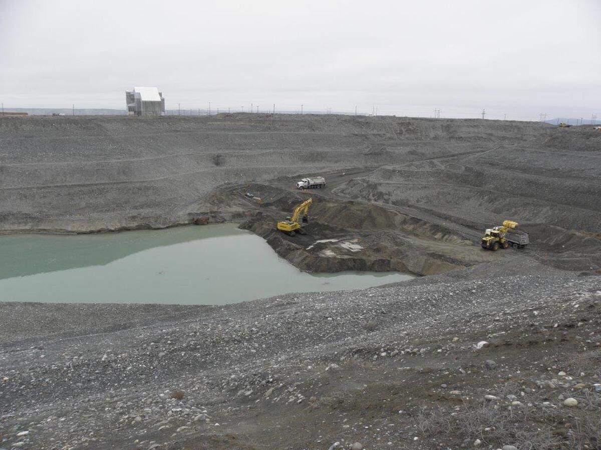 Near D Reactor, Hanford workers dug more than 85 feet deep to remove chromium that was contaminating groundwater near the Columbia River.